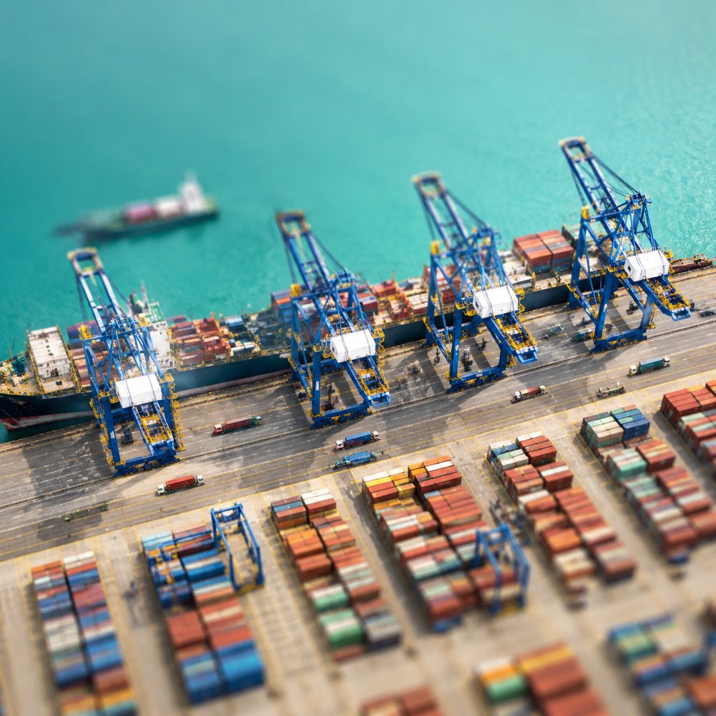 Container port for a logistics reel