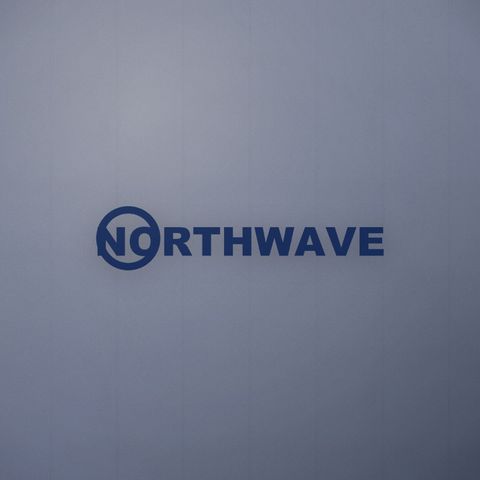 Solid logo animation scene — Brand colour, logo centred